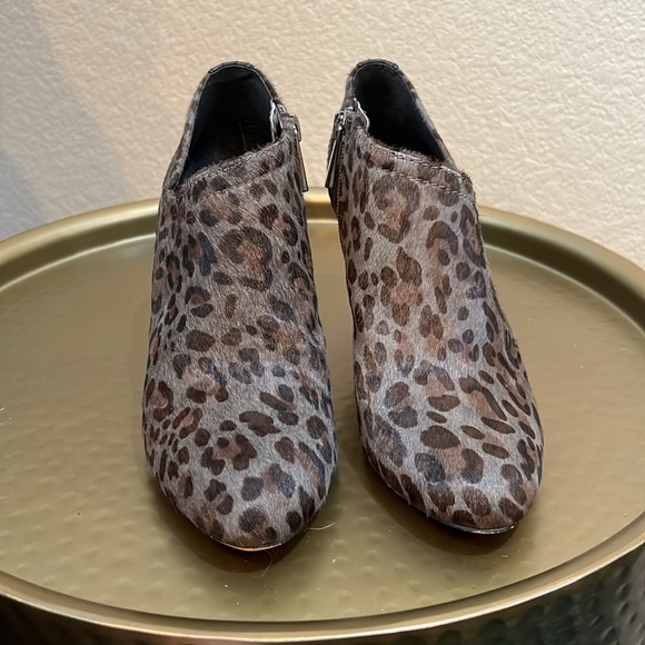 Vince Camuto Vala Dusk Leopard Heeled Booties - Picture 3 of 11